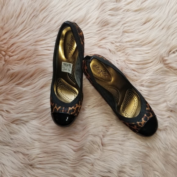 💕Animal Print Heels 6 1/2💕 - Picture 3 of 8